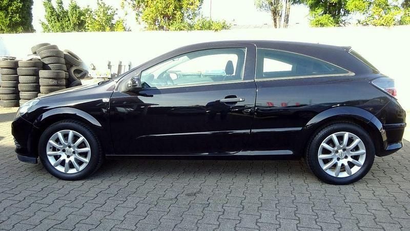 Schwarz Gebraucht 2009 Opel Astra GTC Selection Coupé | 1.900 € (Fairer Preis) - Bild 1/4
