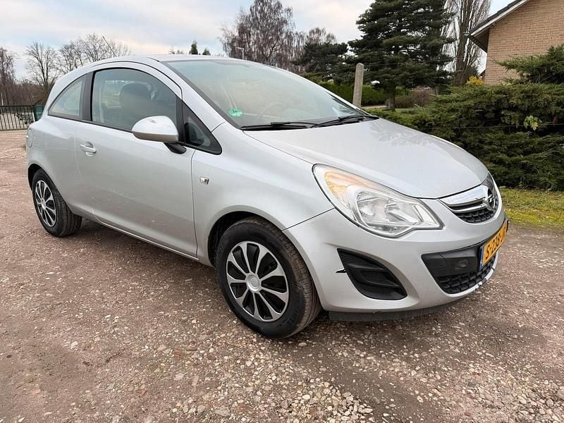 Silber Gebraucht 2013 Opel Corsa Kleinwagen | 2.700 € (Guter Preis) - Bild 1/4