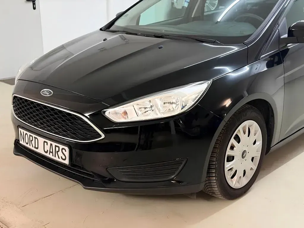 Gebraucht Ford Focus 101 PS (74 kW) 2016 Schwarz Limousine