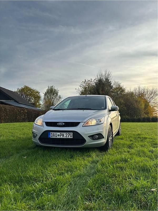 Silber Gebraucht 2009 Ford Focus Limousine | 3.800 € (Etwas zu teuer) - Bild 1/4