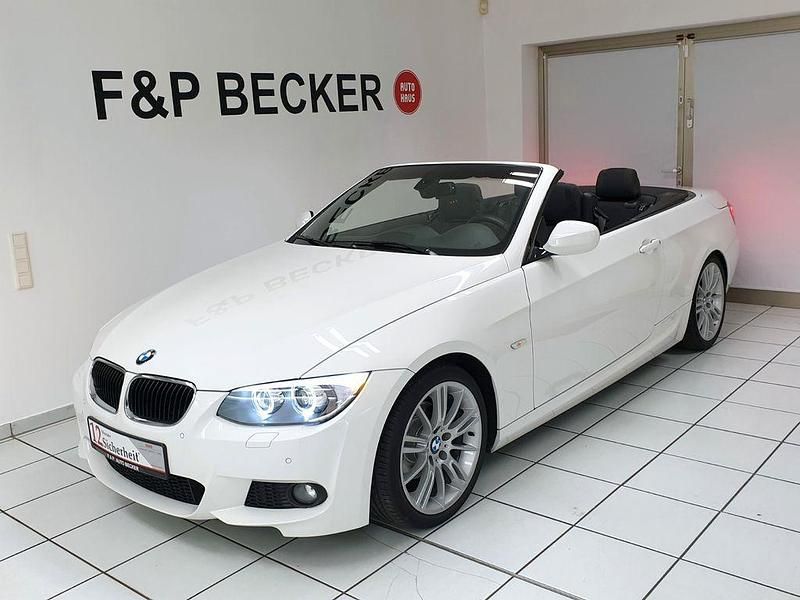 Alpinweiss iii Gebraucht 2011 BMW 320 Cabriolet M Sport Cabrio | 18.490 € - Bild 1/4