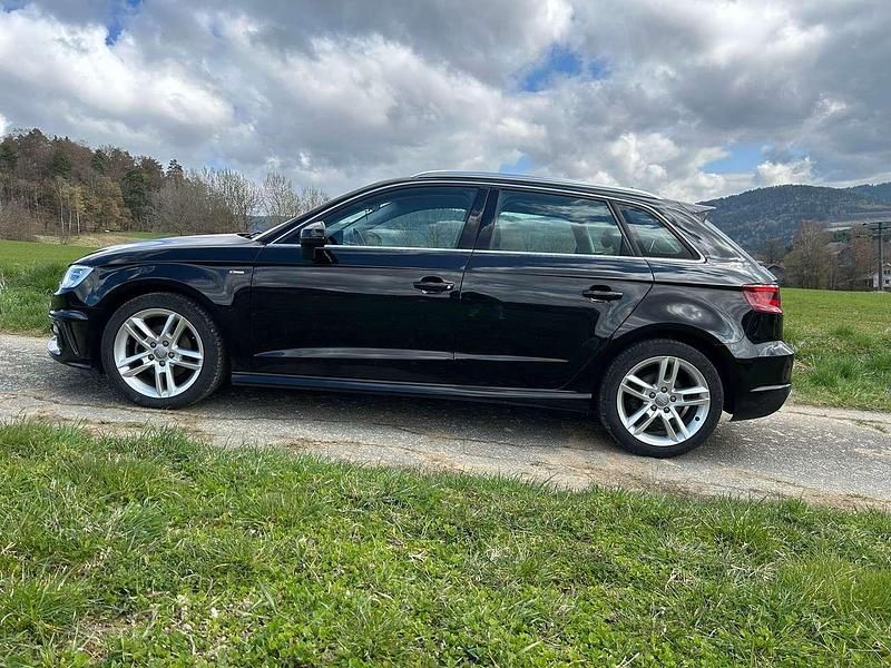 Second-hand Audi A3 Ambition 150 CP (110 kW) 2015 Negru Hatchback