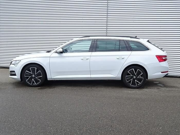 Gebraucht Skoda Superb Ambition 150 PS (110 kW) 2024 Moonweiss metallic Kombi