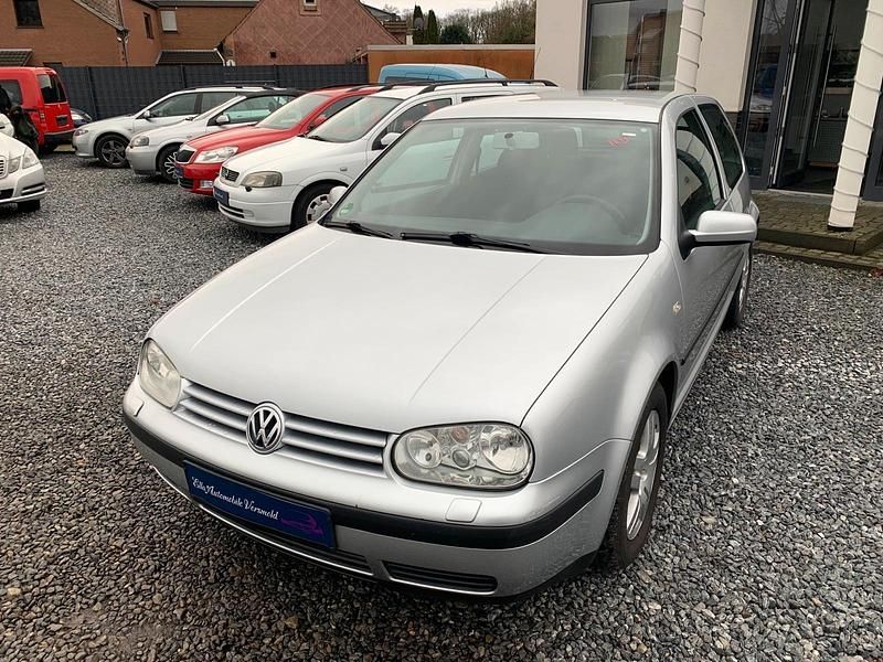Silber Gebraucht 2002 VW Golf Limousine | 1.999 € (Fairer Preis) - Bild 1/4