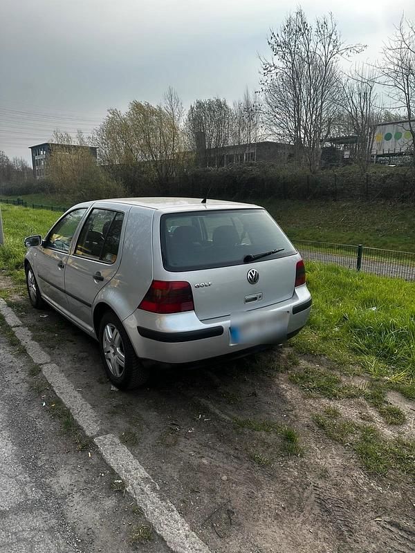 Gebraucht VW Golf IV 100 PS (73 kW) 2000 Silber Kleinwagen