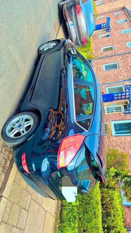 Gebraucht Ford Fiesta 125 PS (91 kW) 2014 Schwarz Kleinwagen