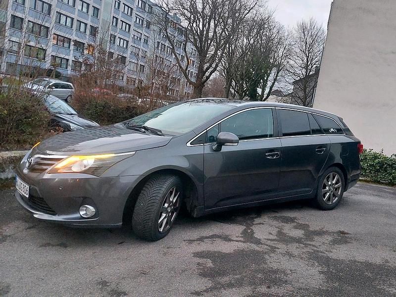 Grau Gebraucht 2012 Toyota Avensis T2 Kombi | 5.650 € (Fairer Preis) - Bild 1/4