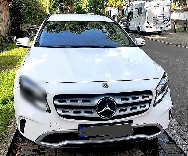 Gebraucht Mercedes GLA180 130 PS (95 kW) 2020 Weiß SUV