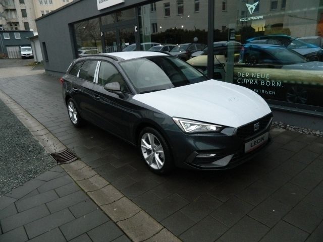 Grau Gebraucht 2022 Seat Leon FR Kombi | 29.990 € - Bild 1/4