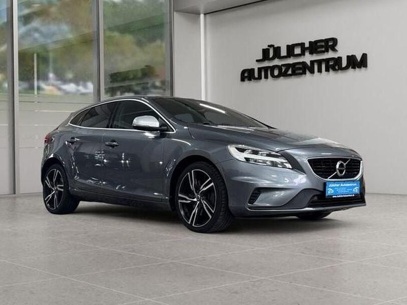 Gebraucht Volvo V40 Momentum 150 PS (110 kW) 2017 Grau Limousine