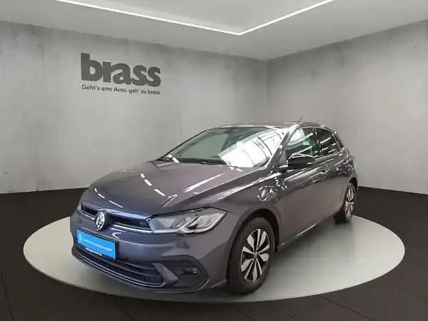 Rauchgrau metallic Gebraucht 2024 VW Polo Goal Limousine | 21.700 € (Fairer Preis) - Bild 1/4