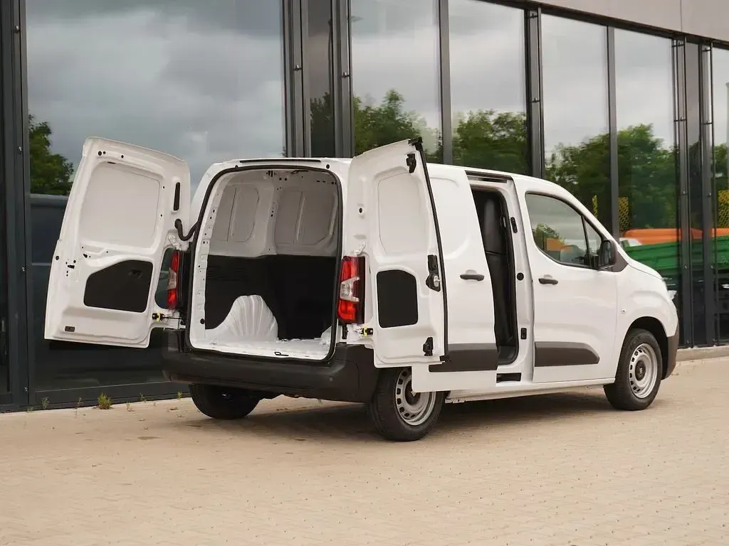 Neu Fiat Doblò Easy 110 PS (80 kW) 2026 Weiß Van / Kleinbus