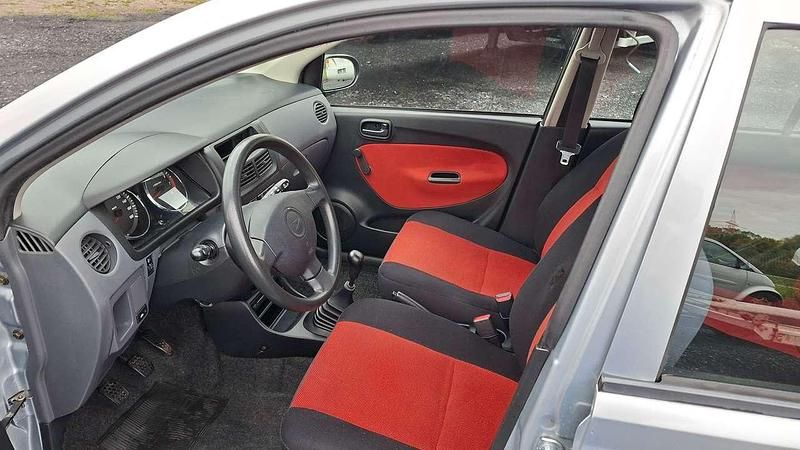 Gebraucht Daihatsu Cuore 58 PS (42 kW) 2006 Silber Kleinwagen