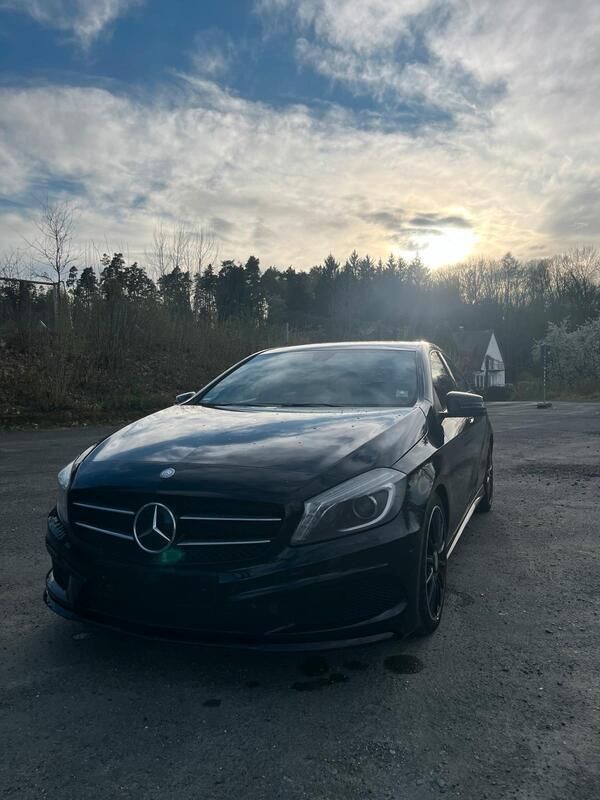 Schwarz Gebraucht 2012 Mercedes A200 AMG line Kleinwagen | 12.500 € (Fairer Preis) - Bild 1/4