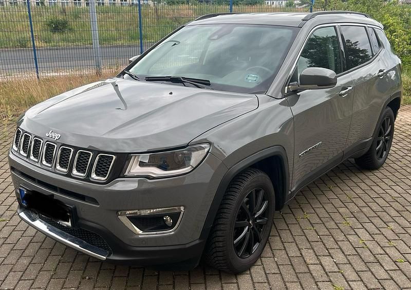 Grau Gebraucht 2020 Jeep Compass Limited SUV | 19.900 € (Guter Preis) - Bild 1/4