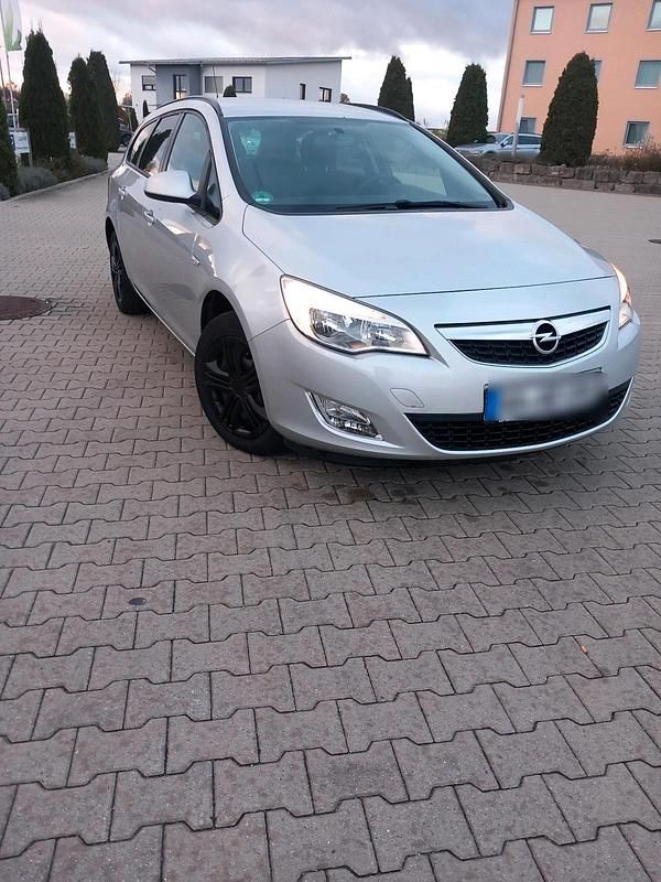 Silber Gebraucht 2011 Opel Astra Kombi | 2.800 € (Superpreis) - Bild 1/4
