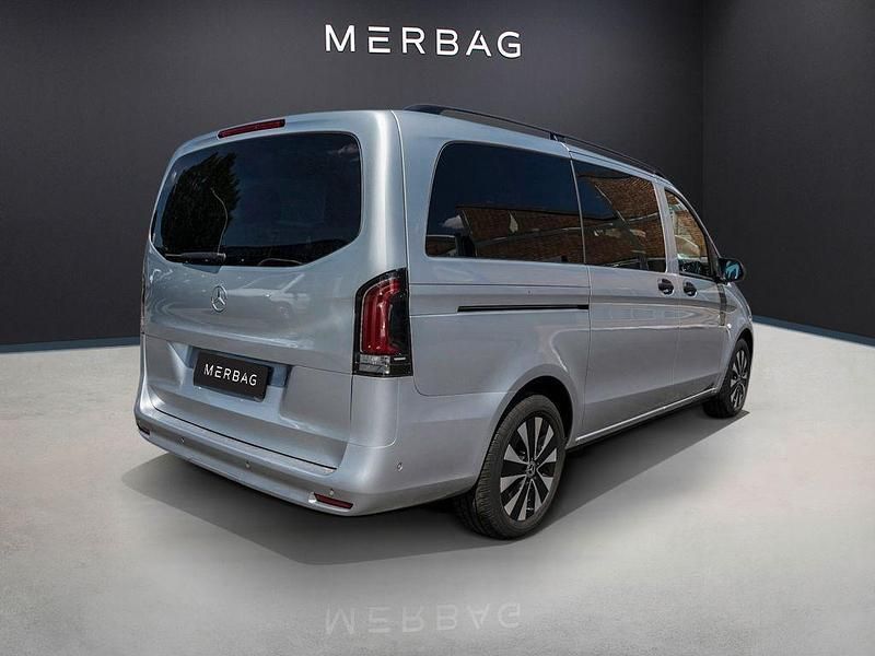 Gebraucht Mercedes Vito 163 PS (119 kW) 2024 Hightech silber Van