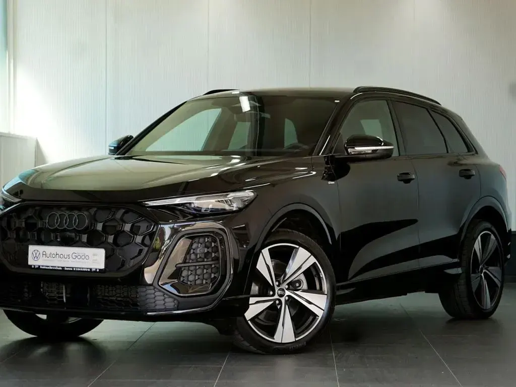 Second-hand Audi Q5 Edition .1 204 CP (150 kW) 2025 Negru SUV