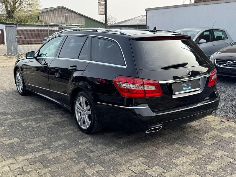 Gebraucht Mercedes E220 170 PS (125 kW) 2012 Schwarz Kombi