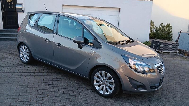 Gebraucht Opel Meriva Innovation 140 PS (102 kW) 2012 Gold Van / Kleinbus