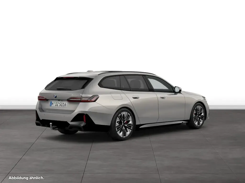 Gebraucht BMW 540 Sport Line 286 PS (210 kW) 2025 Grau Kombi