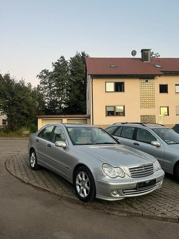 Silber Gebraucht 2005 Mercedes C200 Limousine | 1.500 € (Guter Preis) - Bild 1/4