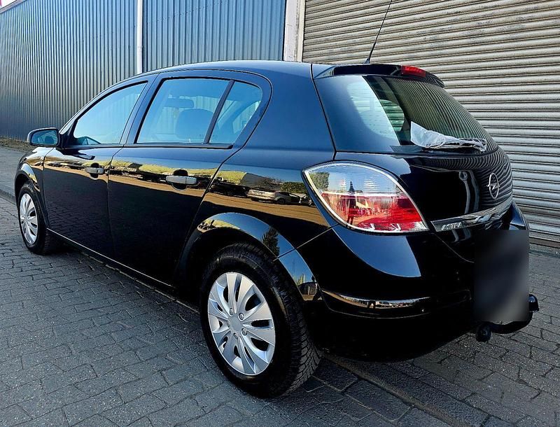 Gebraucht Opel Astra Innovation 90 PS (66 kW) 2009 Schwarz Limousine