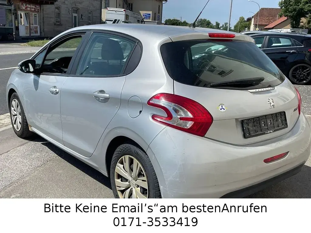 Gebraucht Peugeot 208 Active 68 PS (50 kW) 2013 Grau Kleinwagen