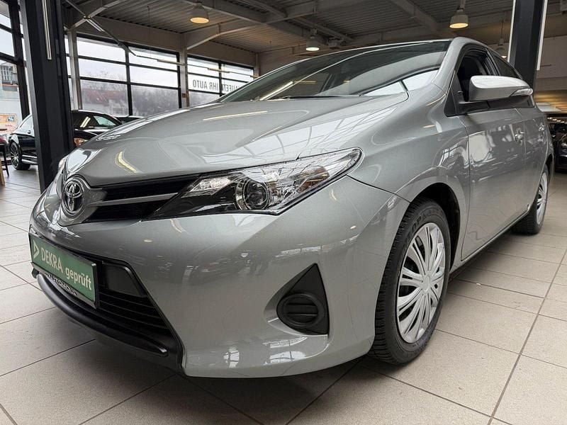 Gebraucht Toyota Auris Cool 99 PS (72 kW) 2015 Grau Kleinwagen
