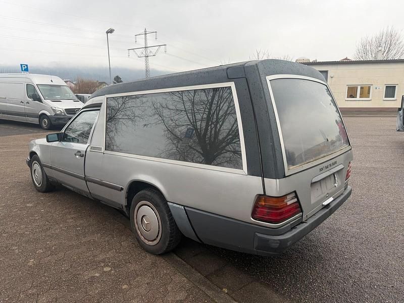 Gebraucht Mercedes E230 136 PS (100 kW) 1986 Silber Kombi