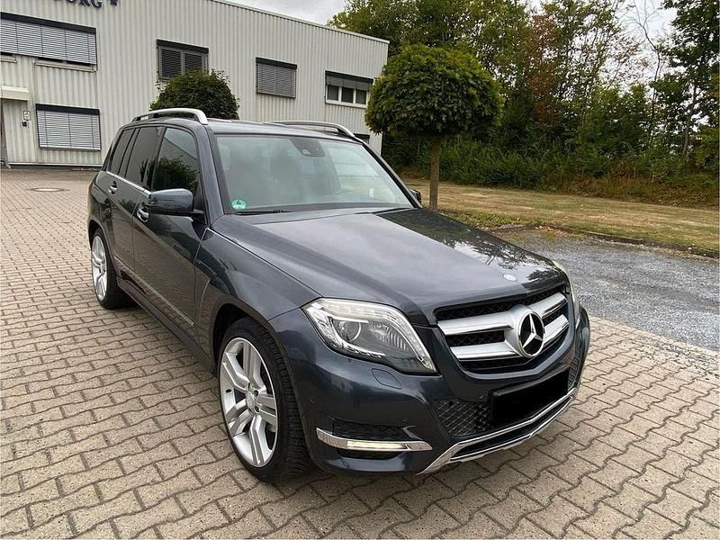Grau Gebraucht 2012 Mercedes GLK220 Sport SUV | 10.950 € (Guter Preis) - Bild 1/4