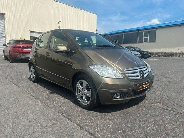 Gebraucht Mercedes A180 116 PS (85 kW) 2011 Gold Kleinwagen