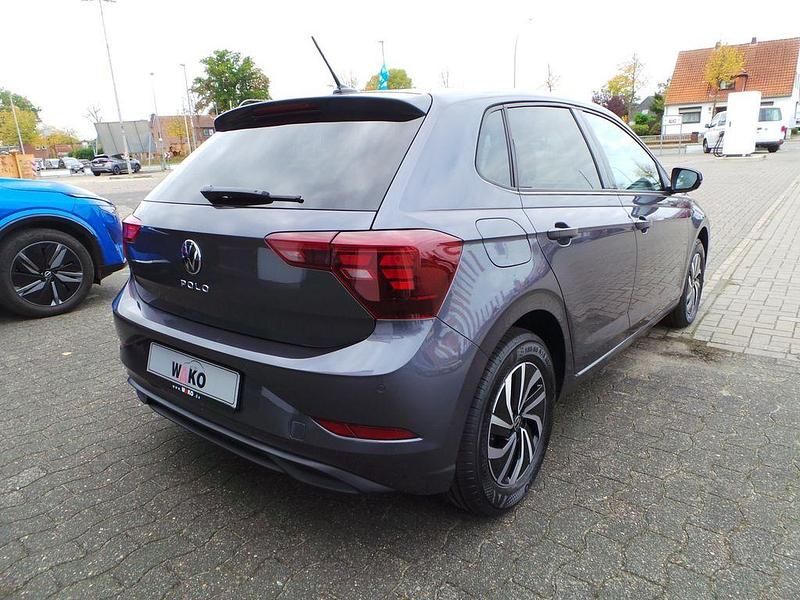 Neu VW Polo Life 95 PS (69 kW) 2025 Grau Limousine