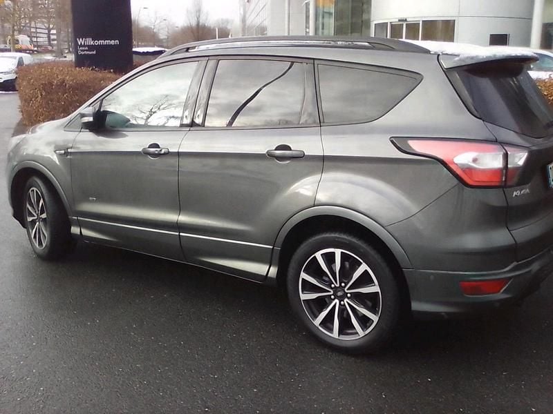 Gebraucht Ford Kuga ST-Line 150 PS (110 kW) 2019 Grau SUV