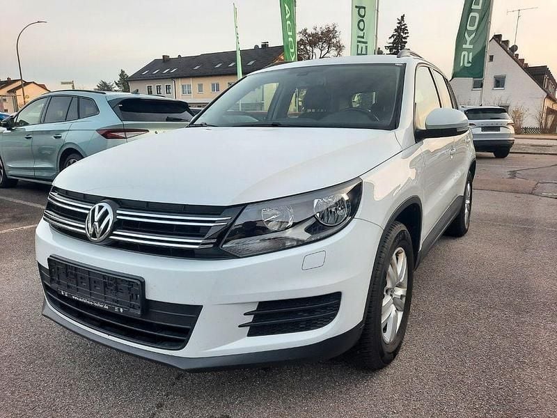 Weiß Gebraucht 2014 VW Tiguan Trendline SUV | 13.490 € (Teuer) - Bild 1/4