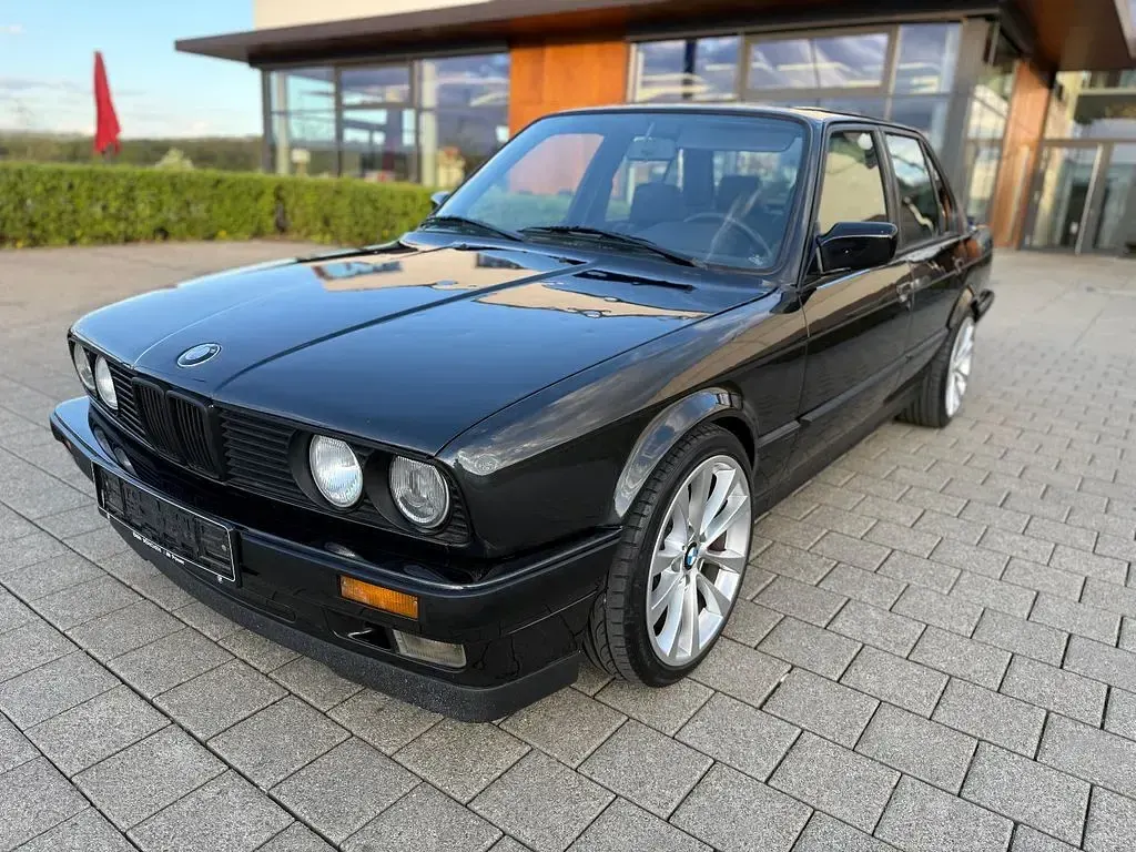Gebraucht BMW 318 Performance 286 PS (210 kW) 1989 Schwarz Limousine