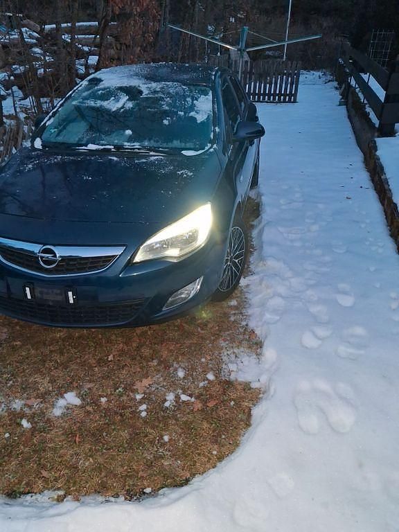 Gebraucht Opel Astra Design Edition 116 PS (85 kW) 2011 Blau Limousine