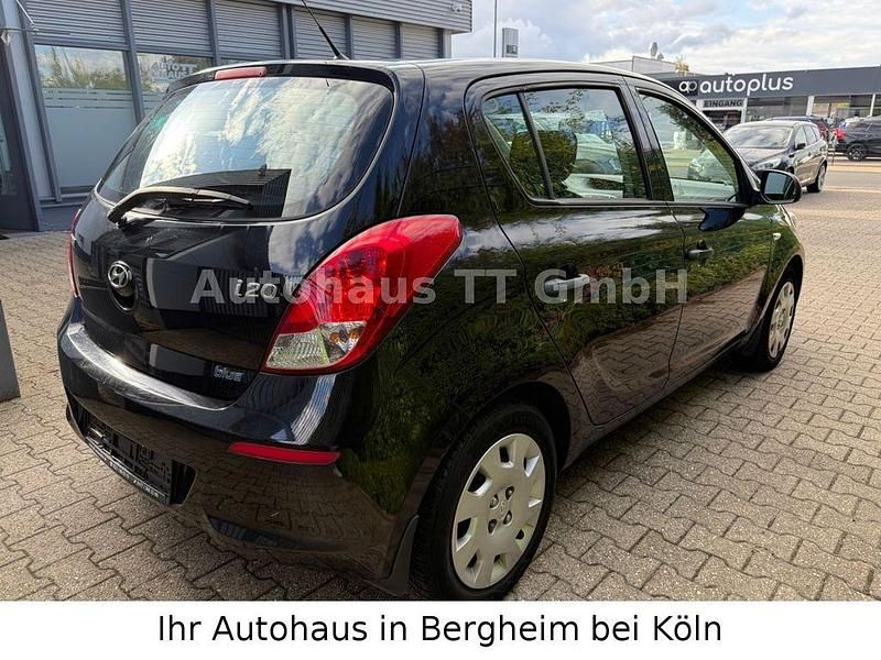 Gebraucht Hyundai i20 Trend 75 PS (55 kW) 2013 Schwarz Kleinwagen