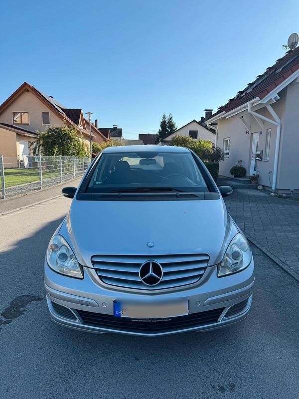 Grau Gebraucht 2006 Mercedes B180 Van / Kleinbus | 3.499 € (Fairer Preis) - Bild 1/4