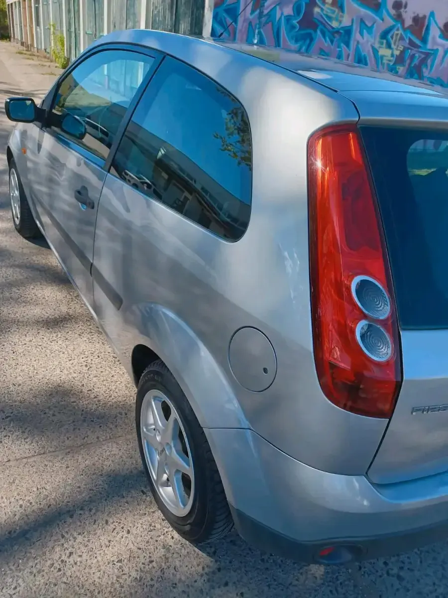 Gebraucht Ford Fiesta 69 PS (50 kW) 2006 Silber Kleinwagen
