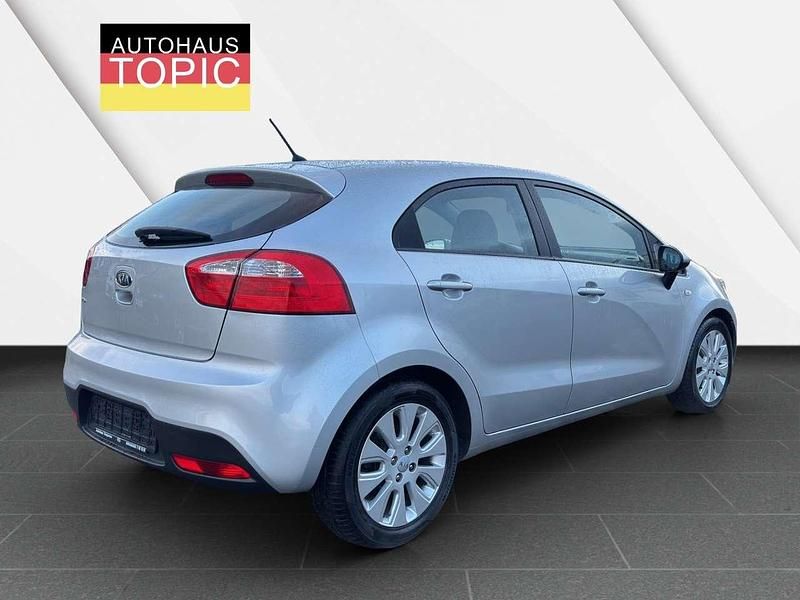 Gebraucht Kia Rio Edition 7 109 PS (80 kW) 2011 Brilliantsilber met. Kleinwagen