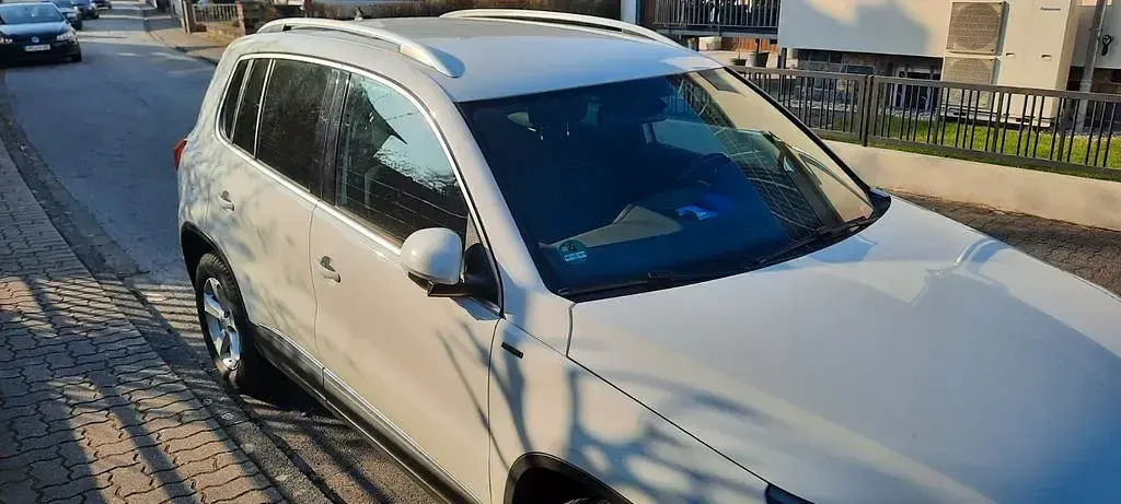 Gebraucht VW Tiguan LOUNGE 150 PS (110 kW) 2015 Weiß SUV
