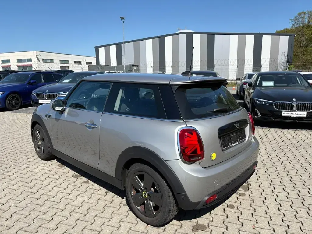 Gebraucht Mini Cooper SE 135 kW (184 PS) 2023 Silber Kleinwagen