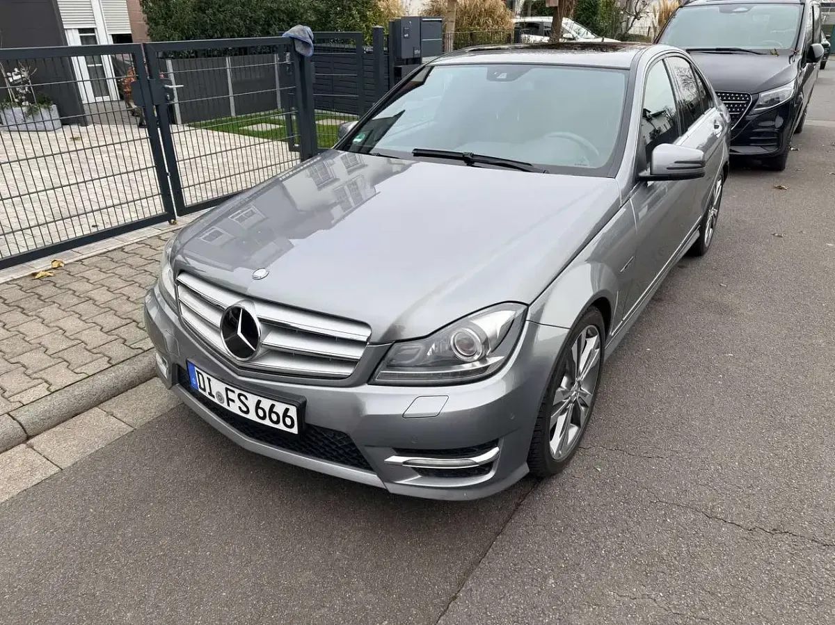 Gebraucht Mercedes C250 Avantgarde 204 PS (150 kW) 2012 Grau Limousine