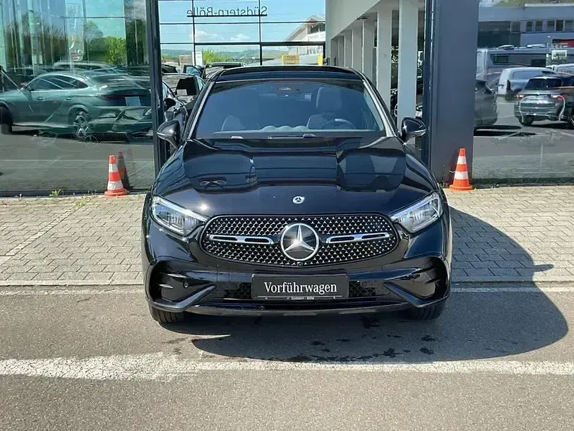 Gebraucht Mercedes GLC220 AMG 197 PS (144 kW) 2026 Schwarz SUV