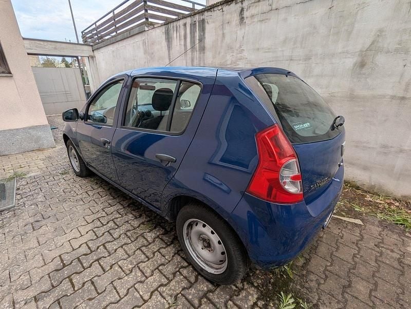 Gebraucht Dacia Sandero 75 PS (55 kW) 2009 Blau Limousine