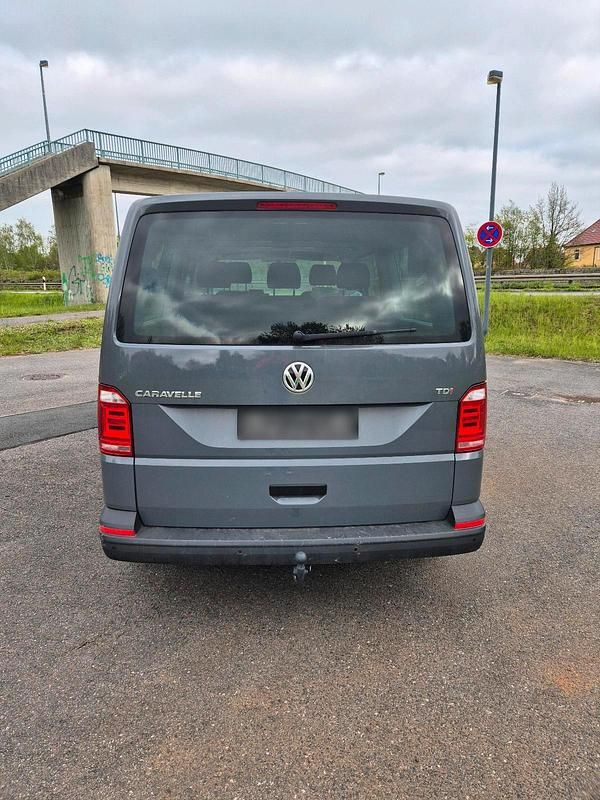 Gebraucht VW Caravelle Trendline 150 PS (110 kW) 2016 Grau Van