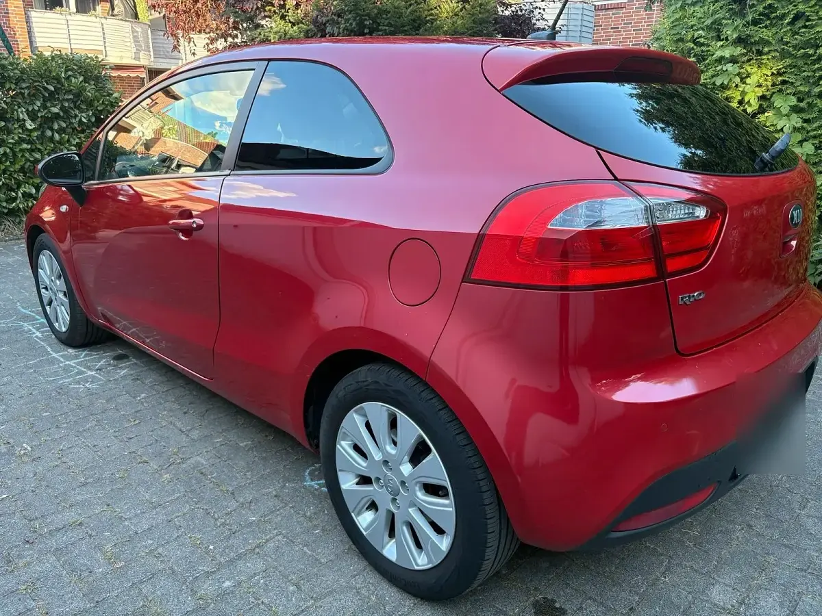 Gebraucht Kia Rio 86 PS (63 kW) 2013 Rot Kleinwagen