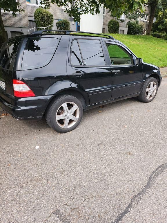 Gebraucht Mercedes ML350 235 PS (172 kW) 2004 Schwarz SUV