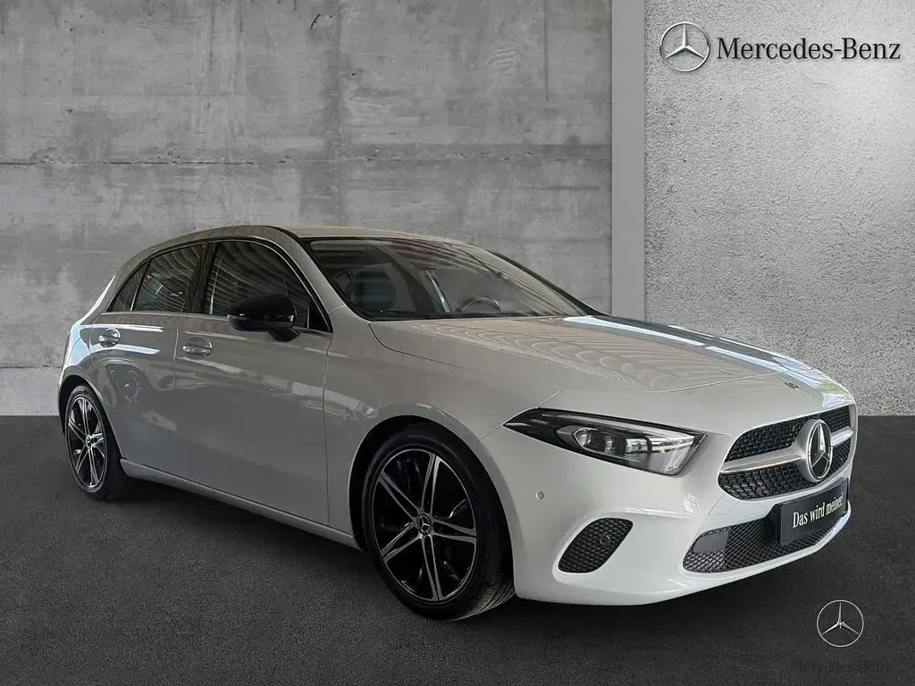 Gebraucht Mercedes A160 109 PS (80 kW) 2018 Digitalweiss  metalliclack Limousine